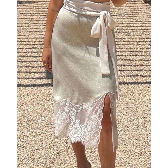 Wilfred Dresses & Skirts - Aritzia Wilfred Sonnet ditsy Floral Lace Skirt size 2 Green